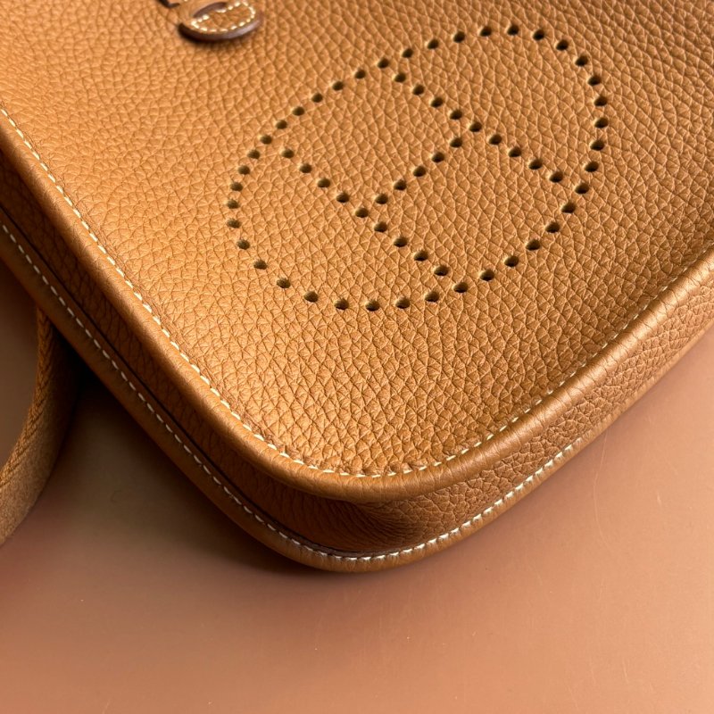 ::Hermès:: Mini Evelyne 16 II 二代金釦金棕 H字樣斜背包-6