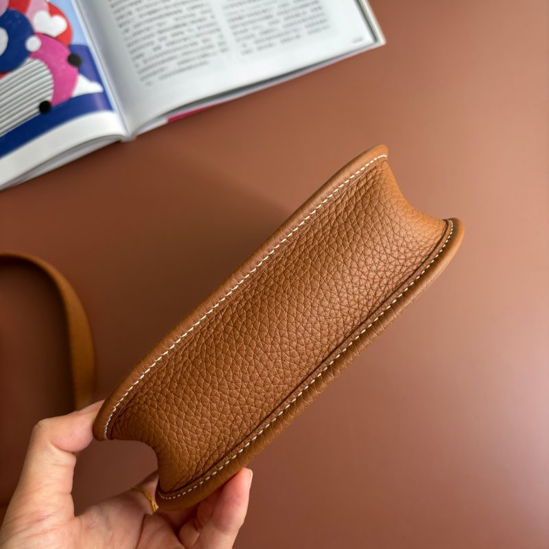 ::Hermès:: Mini Evelyne 16 II 二代金釦金棕 H字樣斜背包-9