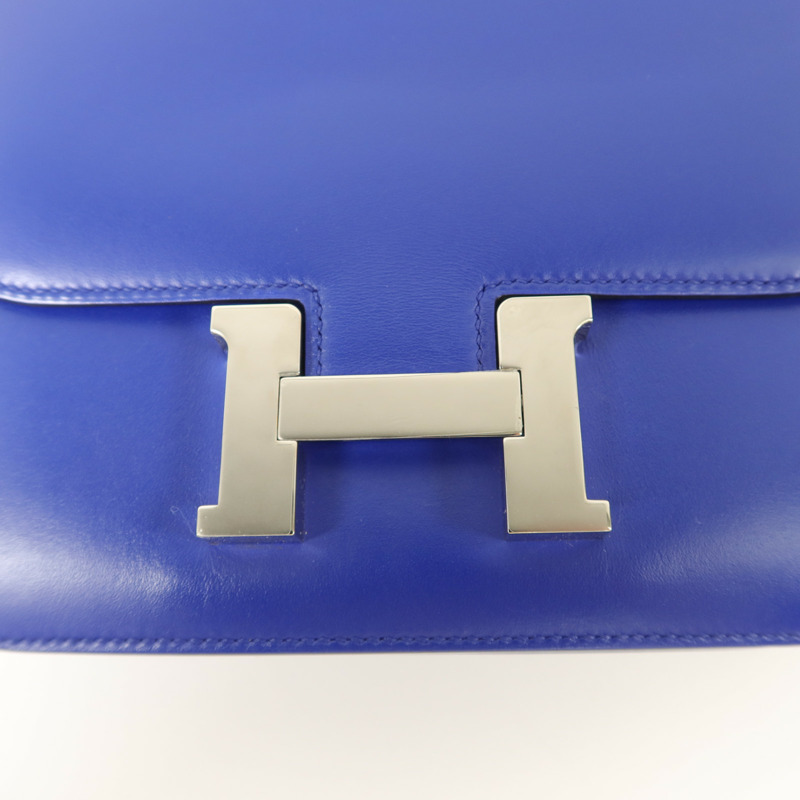 HERMES Tadelakt皮革Constance Mini肩背袋Bleu Electrique-9
