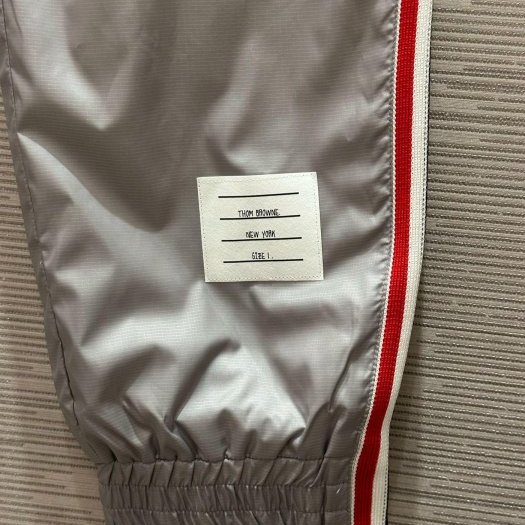 💎Han's house精品服飾💎 THOM BROWNE TB 尼龍 防撕裂 長褲 現貨1 原價33600-2