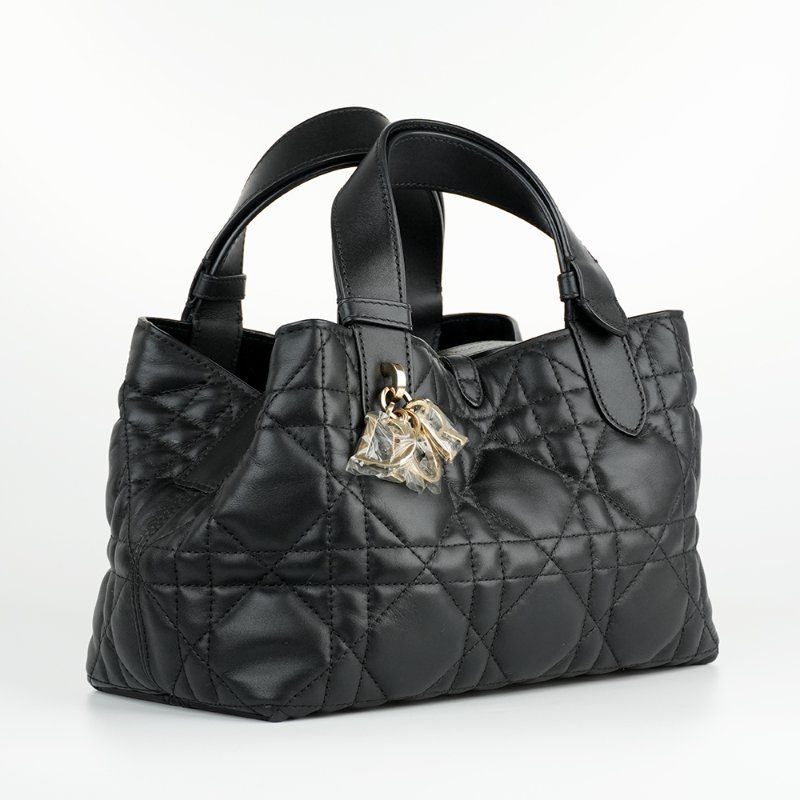 KESH 凱仕國際精品【金屬吊飾、優雅日常托特】DIOR Toujours Small 迪奧小型手提包｜黑色籐格紋小牛皮｜金扣-7