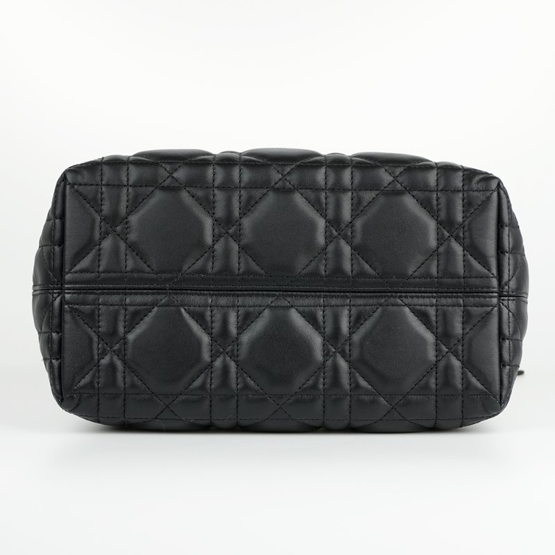 KESH 凱仕國際精品【金屬吊飾、優雅日常托特】DIOR Toujours Small 迪奧小型手提包｜黑色籐格紋小牛皮｜金扣-8