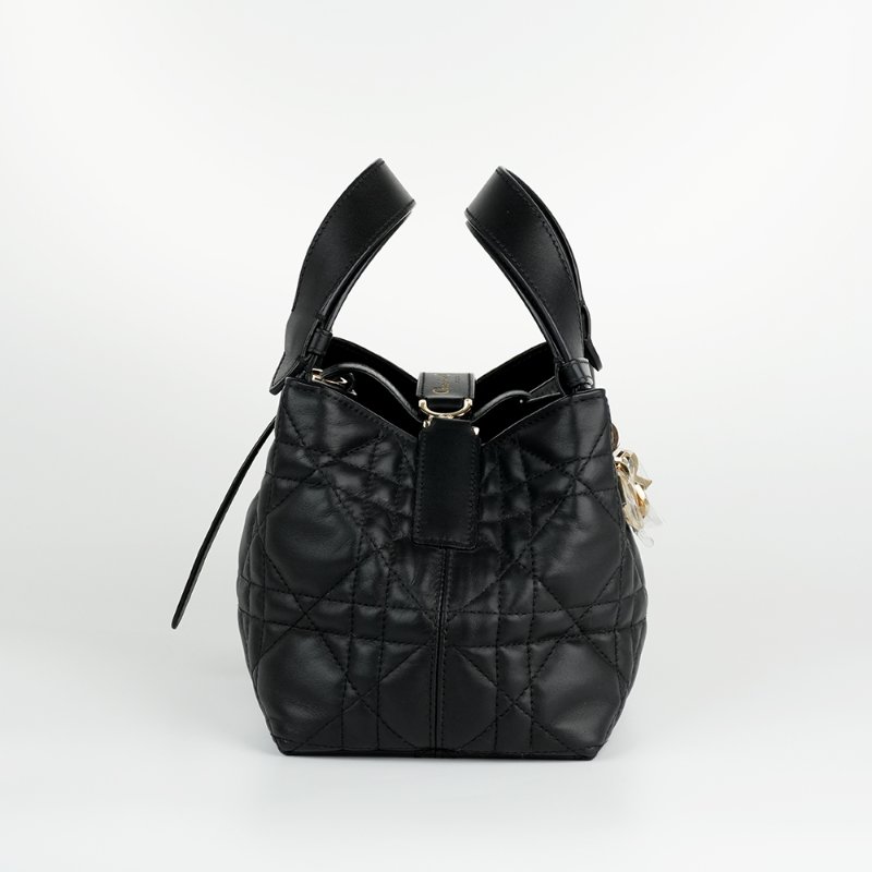 KESH 凱仕國際精品【金屬吊飾、優雅日常托特】DIOR Toujours Small 迪奧小型手提包｜黑色籐格紋小牛皮｜金扣-6