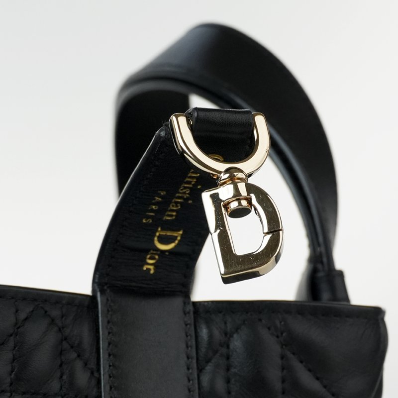 KESH 凱仕國際精品【金屬吊飾、優雅日常托特】DIOR Toujours Small 迪奧小型手提包｜黑色籐格紋小牛皮｜金扣-12