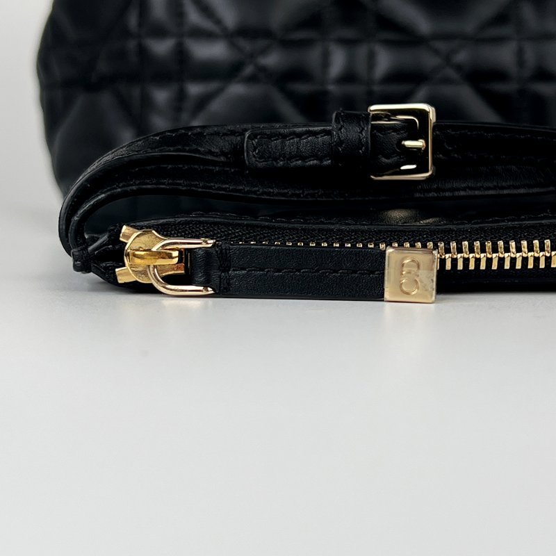 KESH 凱仕國際精品【金屬吊飾、優雅日常托特】DIOR Toujours Small 迪奧小型手提包｜黑色籐格紋小牛皮｜金扣-15