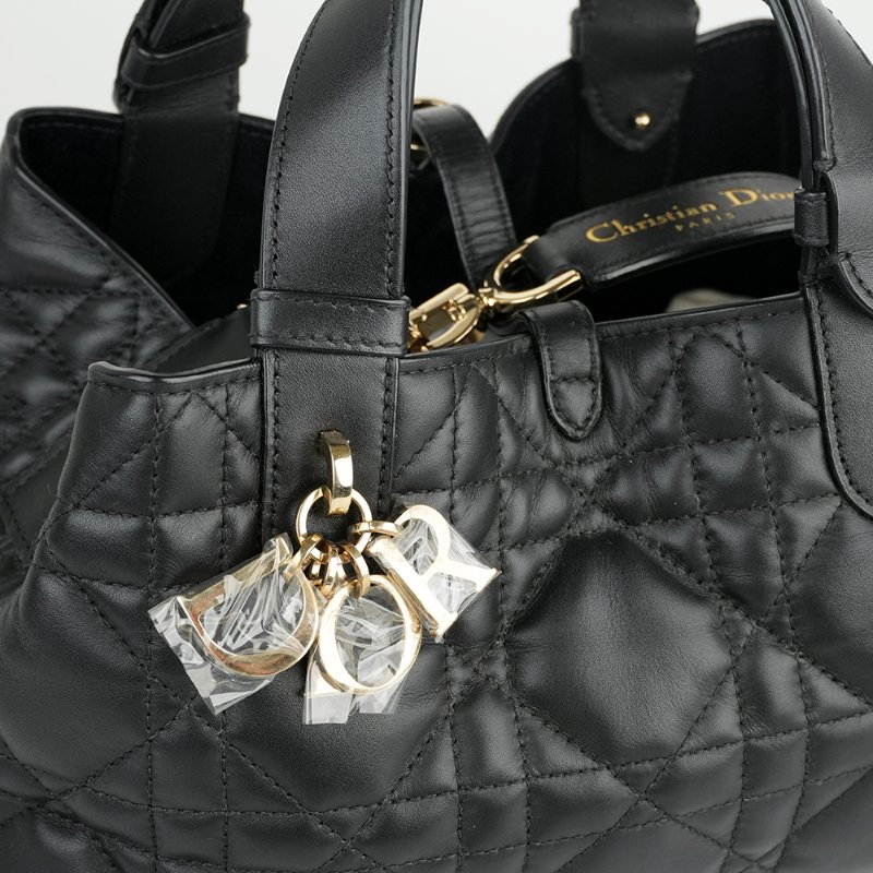 KESH 凱仕國際精品【金屬吊飾、優雅日常托特】DIOR Toujours Small 迪奧小型手提包｜黑色籐格紋小牛皮｜金扣-13