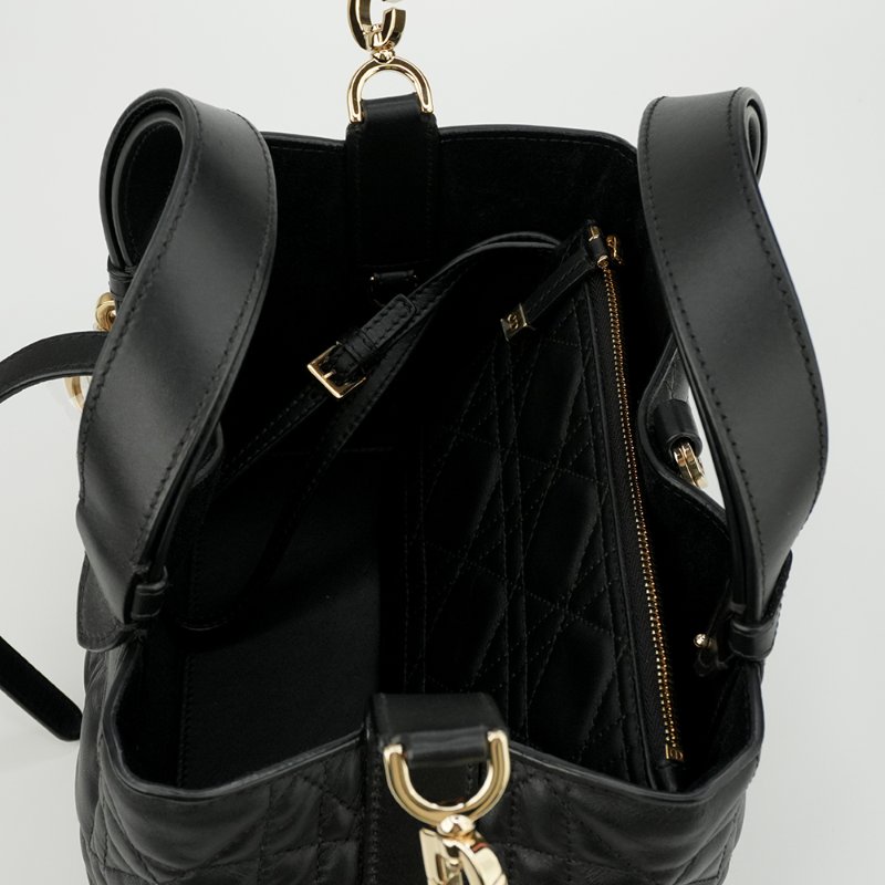 KESH 凱仕國際精品【金屬吊飾、優雅日常托特】DIOR Toujours Small 迪奧小型手提包｜黑色籐格紋小牛皮｜金扣-10