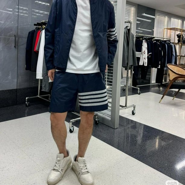💎Han's house精品服飾💎THOM BROWNE TB 四槓 尼龍 海灘 短褲  現貨4 原價34400-8