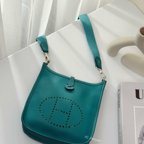 S5465-Hermes 孔雀綠TC皮Mini Evelyne16斜背包