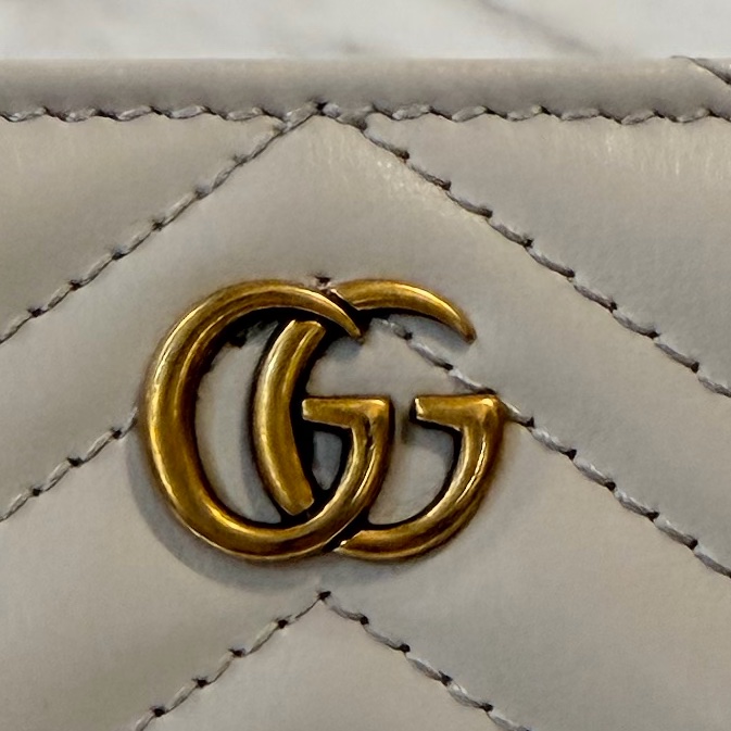 Gucci米灰色牛皮山形紋馬夢霧金釦短夾-23