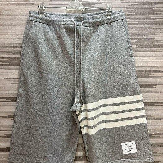💎Han's house精品服飾💎THOM BROWNE TB 棉 四槓 棉短褲 男原價25600-1