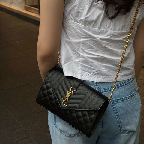 Y2034-YSL  黑色荔枝皮金釦信封下蓋練包