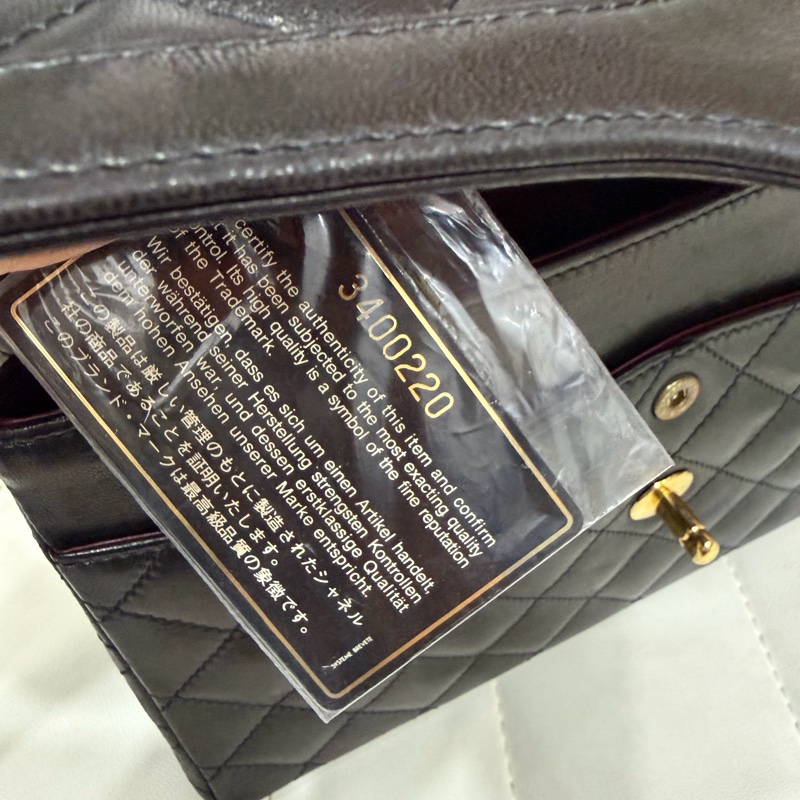 Chanel Paris Limited Medium Classic Flap 金銀扣 鴛鴦扣-16