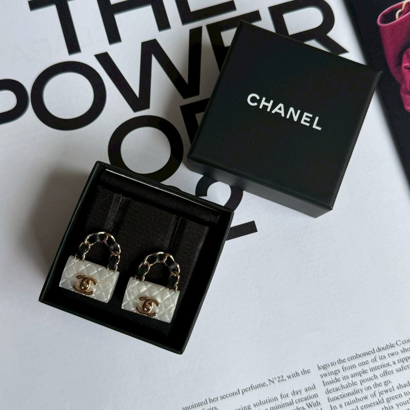 💥Chanel ABA007超可愛銀白色皮穿小包耳環-0