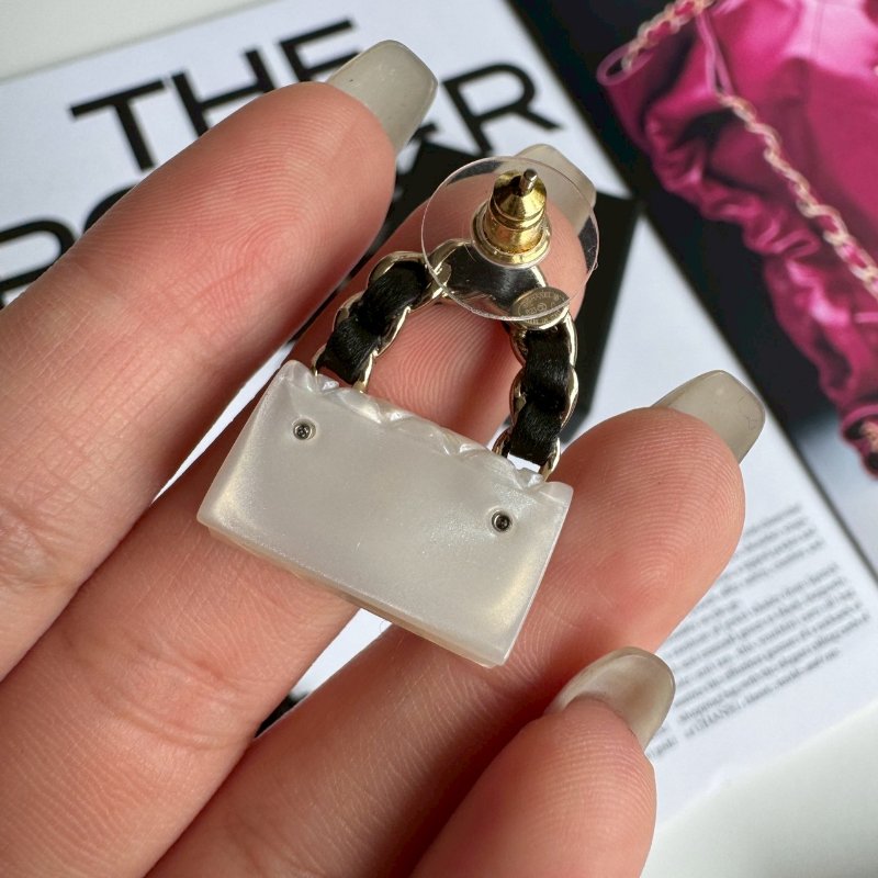 💥Chanel ABA007超可愛銀白色皮穿小包耳環-5