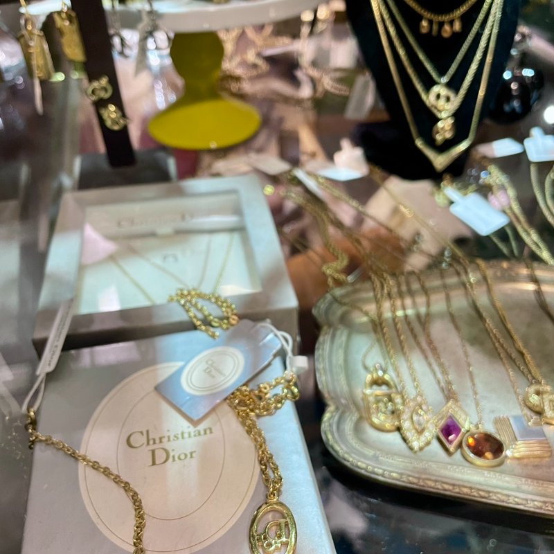 VINTAGE DIOR 金色草寫字母CD古董耳夾-1
