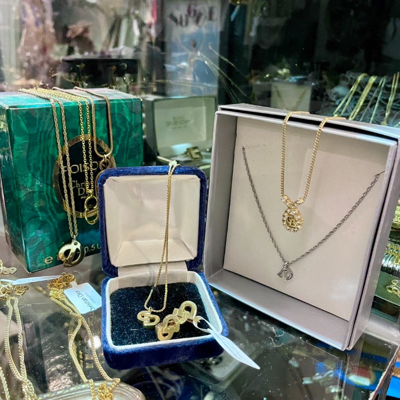 VINTAGE DIOR 金色草寫字母CD古董耳夾-3