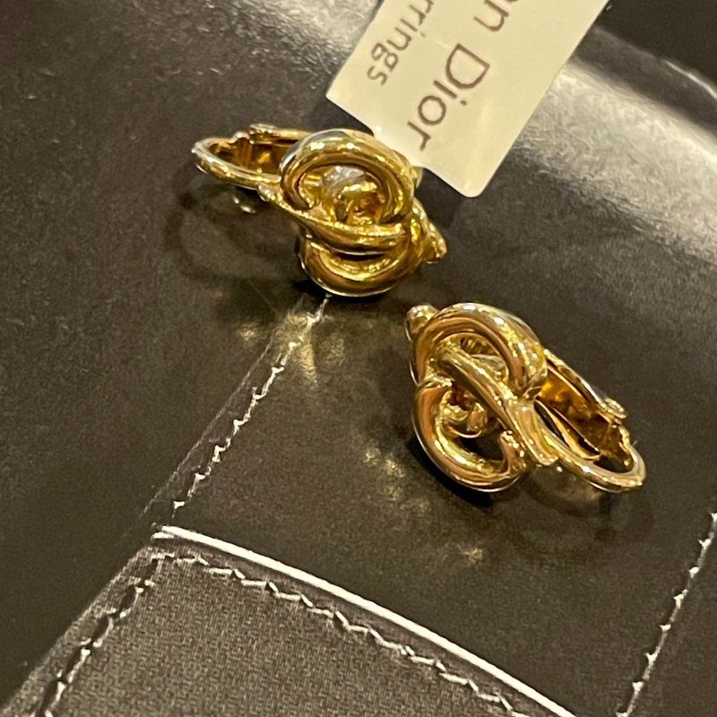 VINTAGE DIOR 金色草寫字母CD古董耳夾-5
