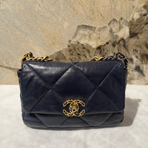 Chanel 海軍藍金釦羊皮19 包26公分