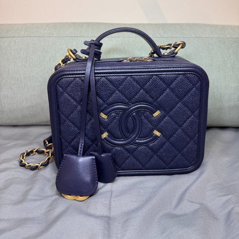 黑白馬小姐的斷捨離~二手CHANEL Vanity Medium 深藍金 經典鍊條 非晶片款-6
