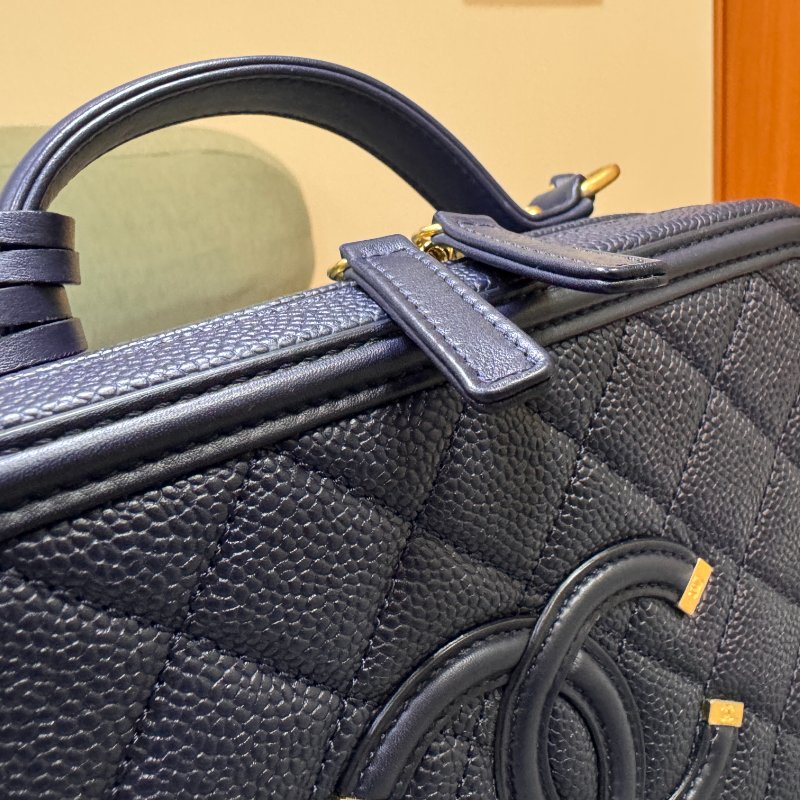 黑白馬小姐的斷捨離~二手CHANEL Vanity Medium 深藍金 經典鍊條 非晶片款-14