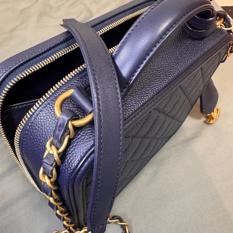 黑白馬小姐的斷捨離~二手CHANEL Vanity Medium 深藍金 經典鍊條 非晶片款-15