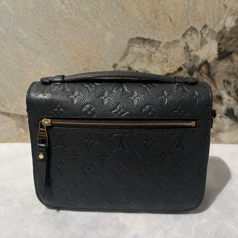 Louis Vuitton Black 黑牛皮壓紋Metis 郵差包-2