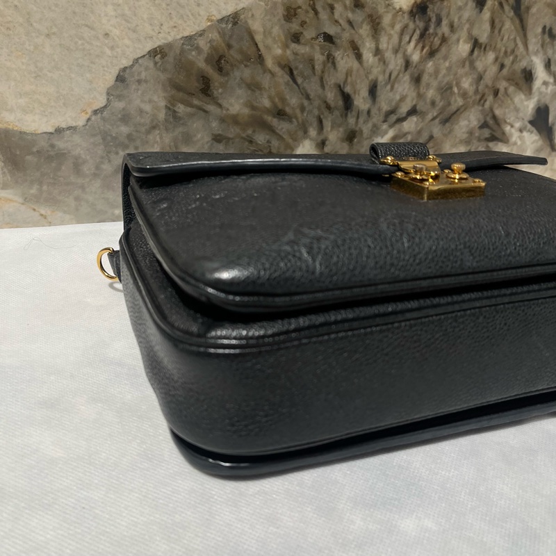Louis Vuitton Black 黑牛皮壓紋Metis 郵差包-4