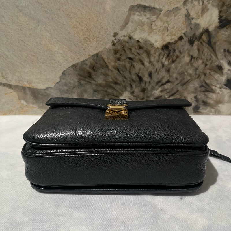 Louis Vuitton Black 黑牛皮壓紋Metis 郵差包-5