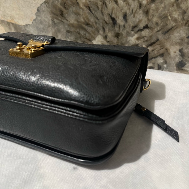 Louis Vuitton Black 黑牛皮壓紋Metis 郵差包-6