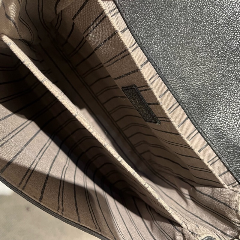 Louis Vuitton Black 黑牛皮壓紋Metis 郵差包-7