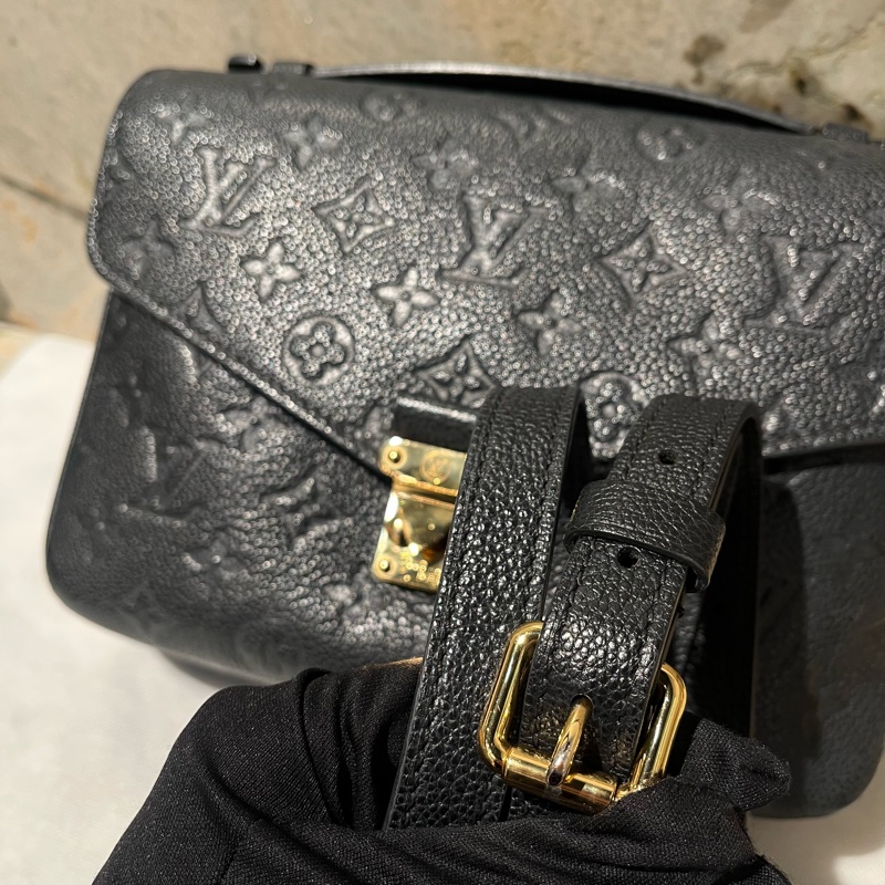 Louis Vuitton Black 黑牛皮壓紋Metis 郵差包-8