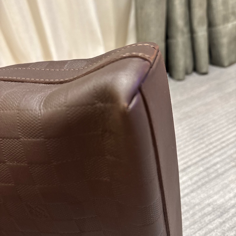 LV Louis Vuitton Damier Infini 深咖啡壓紋皮革斜背包 郵差包 男包-17