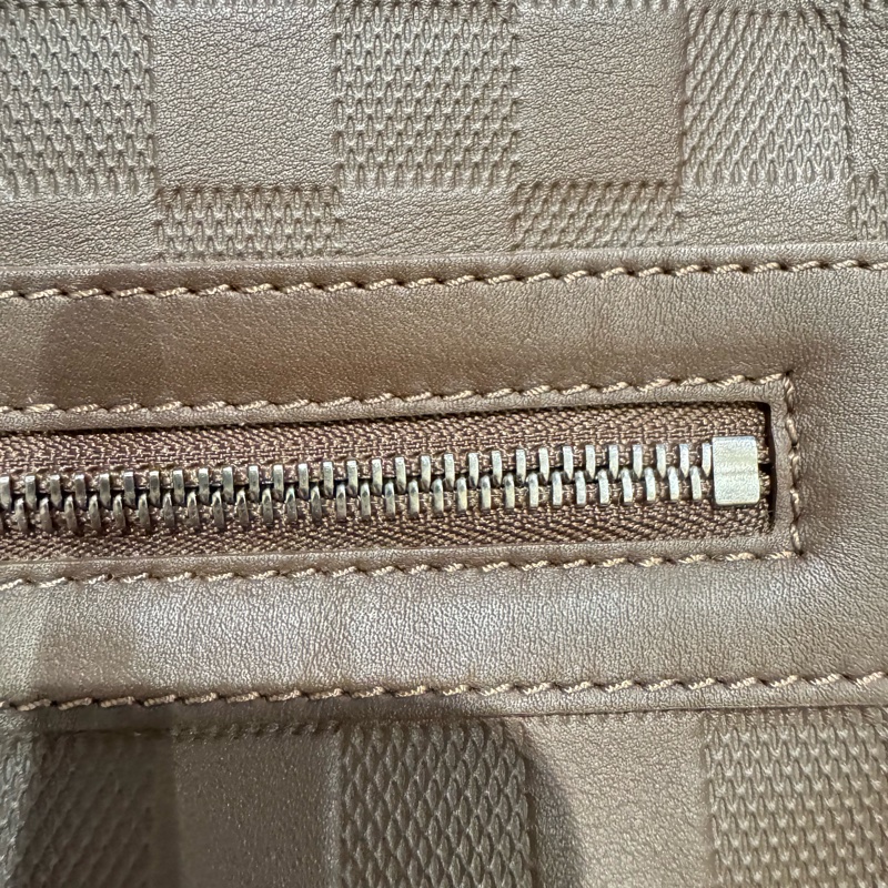 LV Louis Vuitton Damier Infini 深咖啡壓紋皮革斜背包 郵差包 男包-25