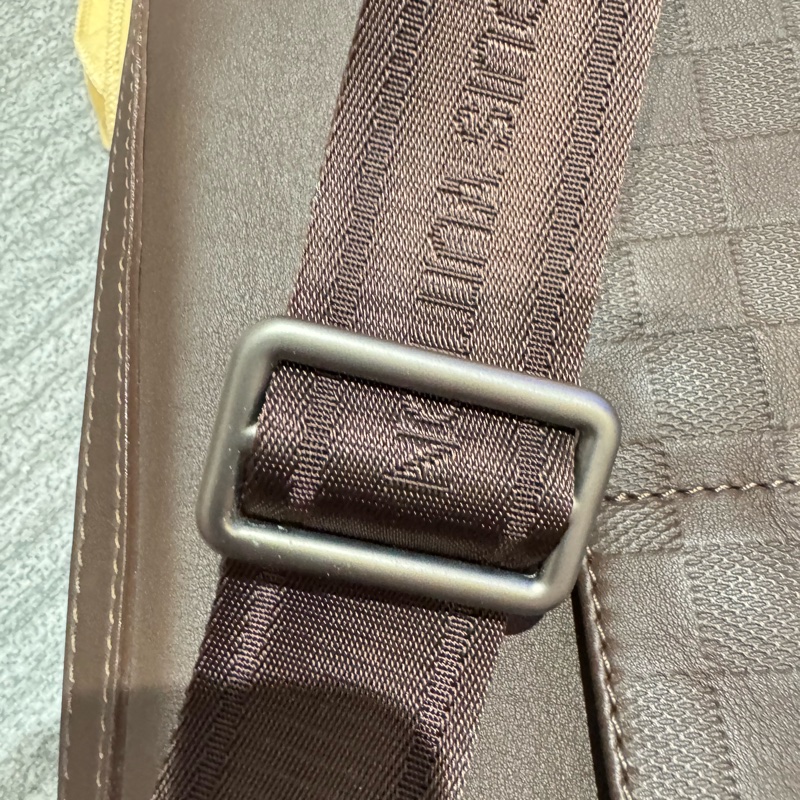 LV Louis Vuitton Damier Infini 深咖啡壓紋皮革斜背包 郵差包 男包-31