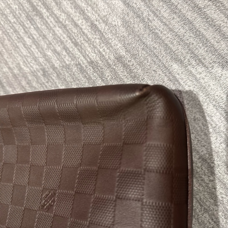 LV Louis Vuitton Damier Infini 深咖啡壓紋皮革斜背包 郵差包 男包-33
