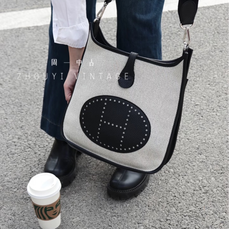 Hermes 愛馬仕熊貓配色帆布 Evelyne29 PM斜背包 肩背包 H包 logo洞洞包 經典H包-1