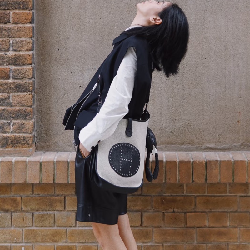 Hermes 愛馬仕熊貓配色帆布 Evelyne29 PM斜背包 肩背包 H包 logo洞洞包 經典H包-4