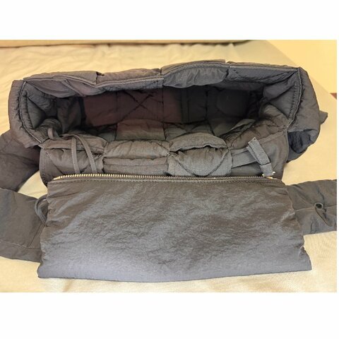 黑白馬小姐的斷捨離~BV Padded Cassette黑色枕頭包