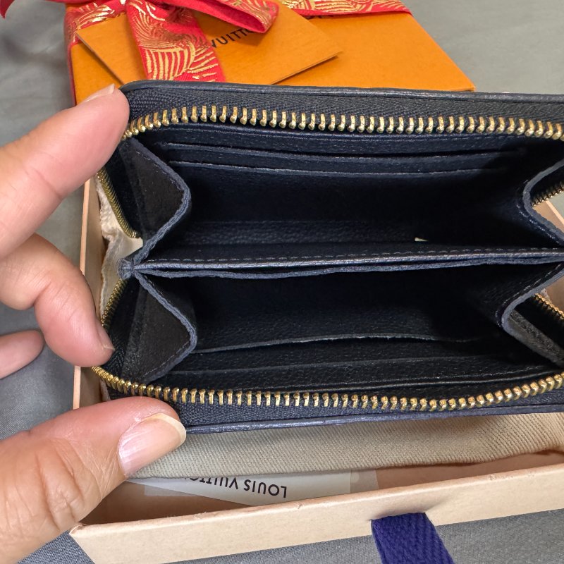 黑白馬小姐的斷捨離~LV 黑色牛皮ㄇ型短夾-2