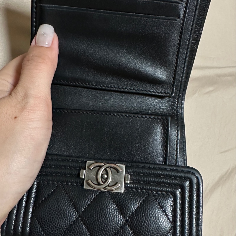 Chanel 黑色銀標牛皮三折中夾-0