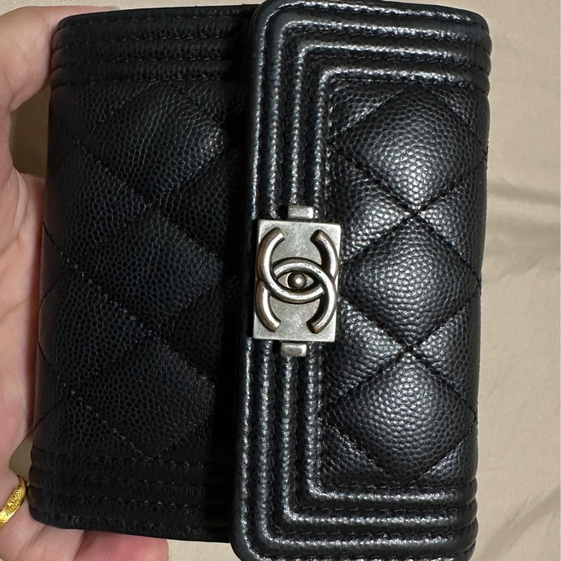Chanel 黑色銀標牛皮三折中夾-10