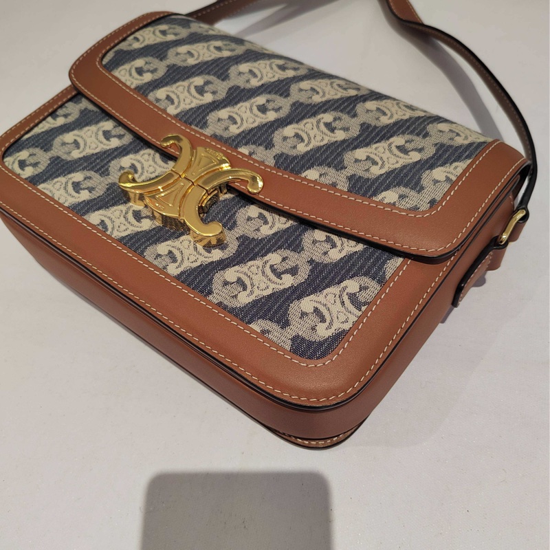 99新Celine 賽琳 限量牛仔布凱旋門郵差包 棕色拼海軍藍  尺寸約22.5*16*6.5cm，附件塵袋-4