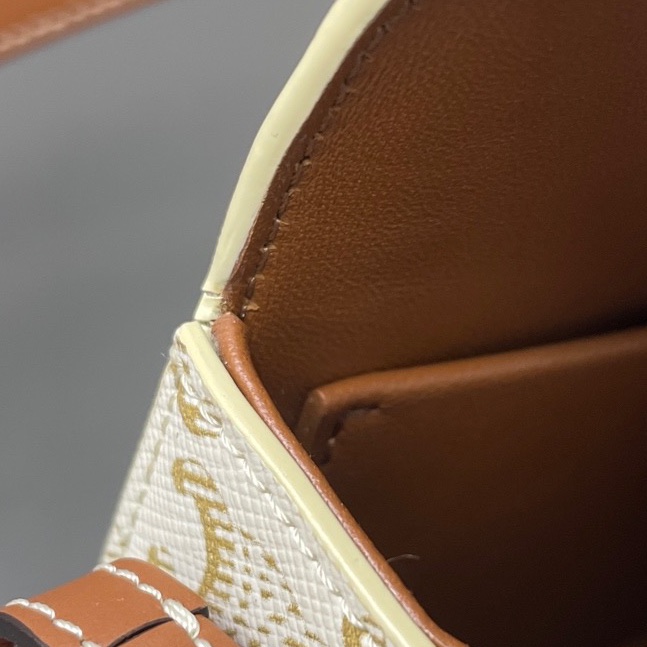 CELINE/賽琳 21年 Claude 凱旋門標誌經典滿印老花金屬質感鎖扣 牛皮革 腋下包單肩包 女款 白色/卡其色 尺寸：20*10*4-9