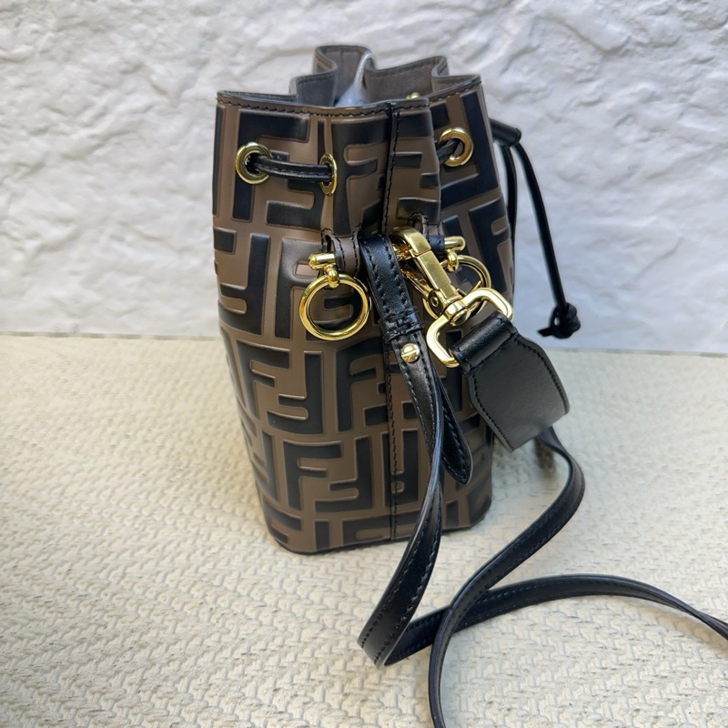 Fendi 芬迪 MON TRESOR老花壓紋雙F抽繩水桶包單肩斜挎手提包 尺寸12*10-1