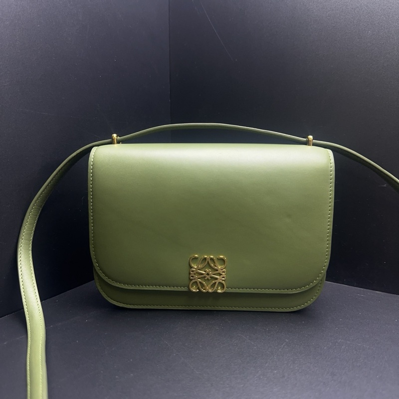 羅意威/Loewe綠色狗牙斜挎包 尺寸20*13  無配件-1