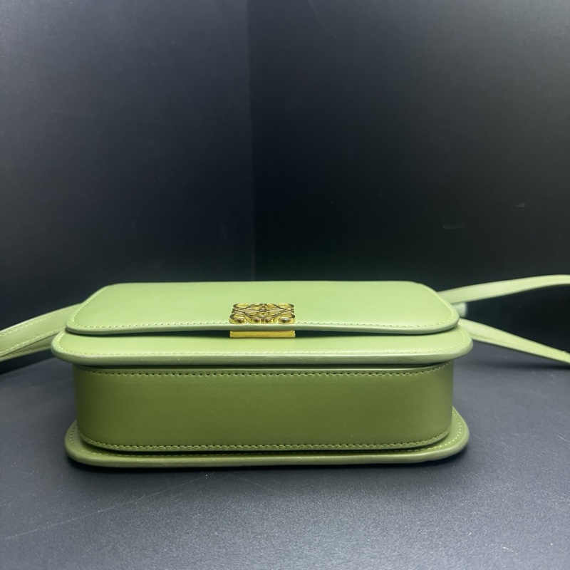 羅意威/Loewe綠色狗牙斜挎包 尺寸20*13  無配件-3