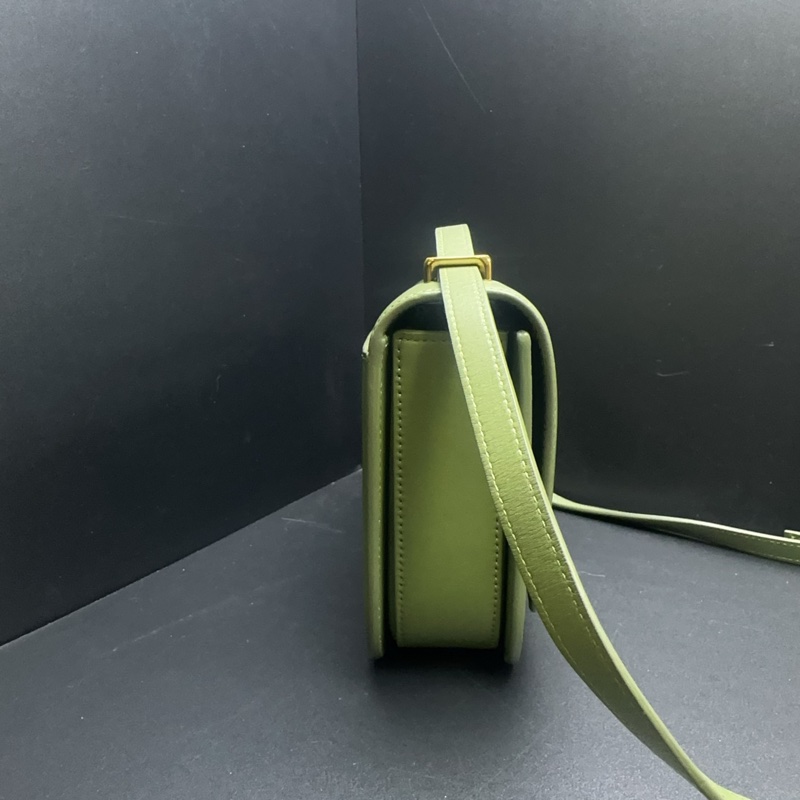 羅意威/Loewe綠色狗牙斜挎包 尺寸20*13  無配件-5