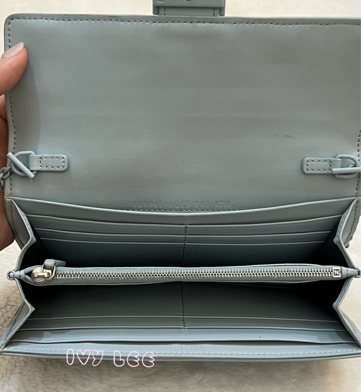Fendi 8M0365 Baguette FF 立體浮雕小羊皮 WOC 長款皮夾配飾鏈 灰藍 正品 二手精品-3