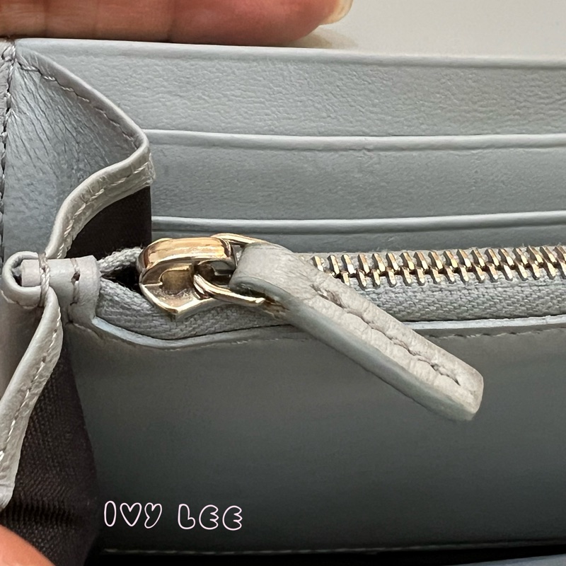 Fendi 8M0365 Baguette FF 立體浮雕小羊皮 WOC 長款皮夾配飾鏈 灰藍 正品 二手精品-4